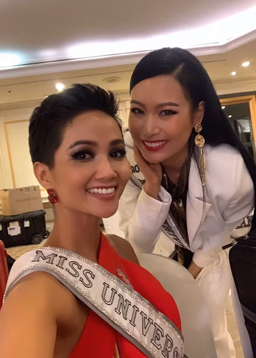 Hình ảnh H'hen Niê trên đấu trường nhan sắc quốc tế nhận được sự chú ý của người hâm mộ.