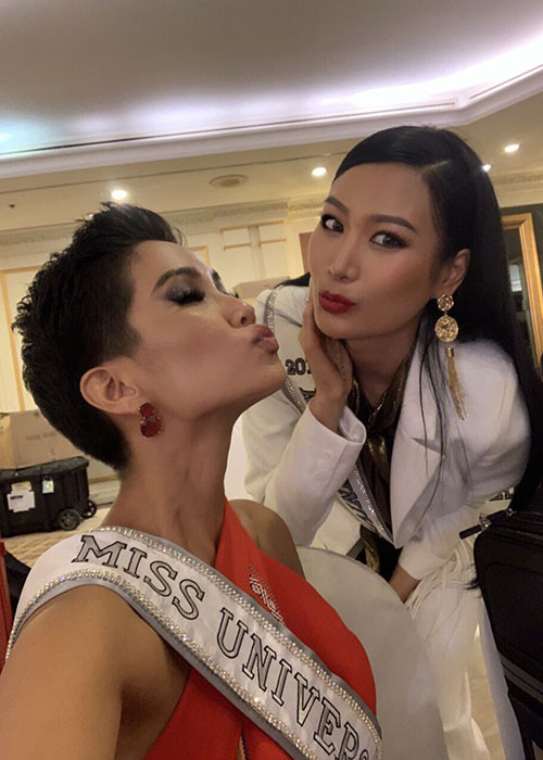 Đại diện Việt Nam nhanh chóng thân thiết với đại diện nước chủ nhà.