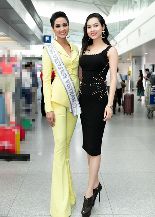 H'hen Niê tiết lộ cô mang theo 12 chiếc vali với gần 80 bộ trang phục để thi hoa hậu.