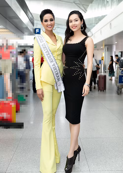 H'hen Niê tiết lộ cô mang theo 12 chiếc vali với gần 80 bộ trang phục để thi hoa hậu.