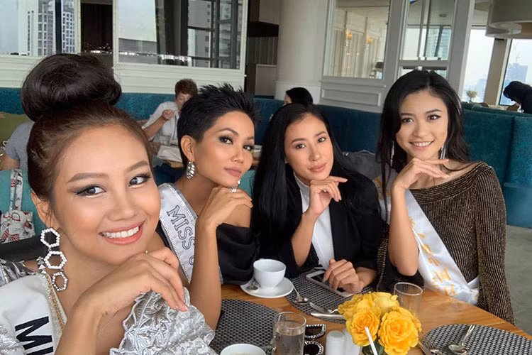 Hoa hậu H'hen Niê đến Thái Lan từ ngày hôm qua (29/11).