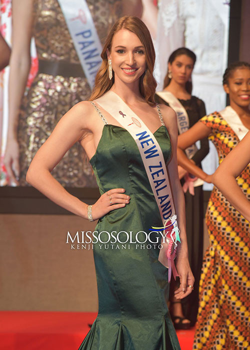 Vẻ đẹp của thí sinh đến từ New Zealand được nhận xét khá hoàn hảo. Missosology dự đoán Natasha Kristina Unkovich giành danh hiệu á hậu 3.