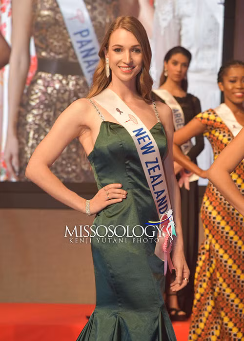 Vẻ đẹp của thí sinh đến từ New Zealand được nhận xét khá hoàn hảo. Missosology dự đoán Natasha Kristina Unkovich giành danh hiệu á hậu 3.