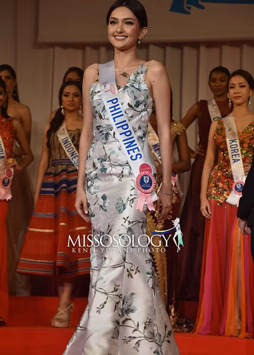 Missosology dự đoán Ma. Ahtisa Manalo giành danh hiệu á hậu 1. Đại diện Philippines được khen xinh đẹp, khéo léo.