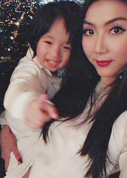 Theo lời chồng cũ của Ngọc Quyên - bác sĩ Richard Lê, Ngọc Quyên là người đệ đơn ly hôn sau 4 năm chung sống.