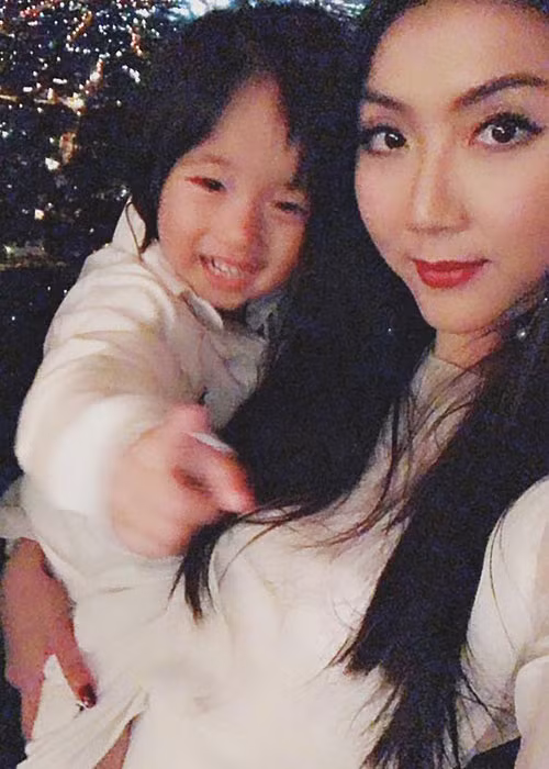 Theo lời chồng cũ của Ngọc Quyên - bác sĩ Richard Lê, Ngọc Quyên là người đệ đơn ly hôn sau 4 năm chung sống.