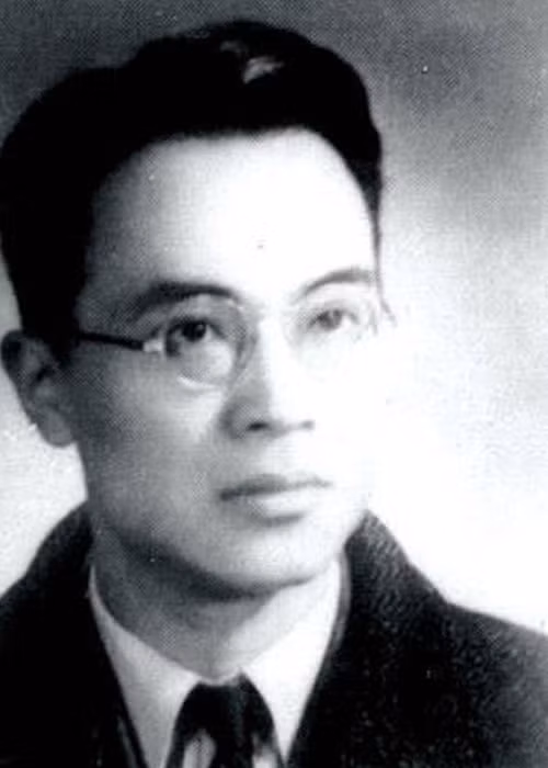  Nhà văn Kim Dung qua đời ngày 30/10, hưởng thọ 94 tuổi. Mới đây, thông tin tang lễ của ông vừa được chia sẻ. Theo Sina, công ty xuất bản do Kim Dung thành lập đại diện gia đình cố nhà văn đưa cáo phó.