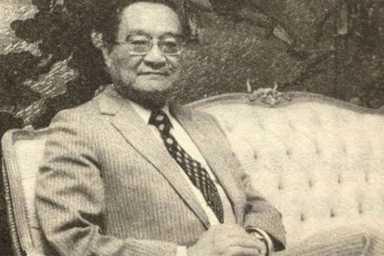 Tiểu thuyết gia Kim Dung từng là giáo sư/tiến sĩ danh dự của các trường đại học danh tiếng như ĐH Bắc Kinh, ĐH Cambridge.