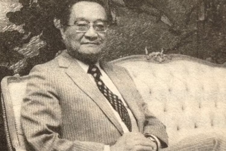 Tiểu thuyết gia Kim Dung từng là giáo sư/tiến sĩ danh dự của các trường đại học danh tiếng như ĐH Bắc Kinh, ĐH Cambridge.