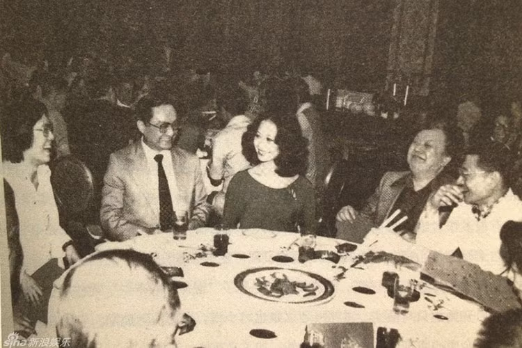 Kim Dung là tác giả của các tiểu thuyết: "Lộc đỉnh ký", "Thiên long bát bộ", "Anh hùng xạ điêu", "Tiếu ngạo giang hồ".