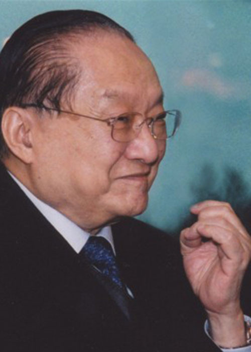 Trước khi qua đời, nhà văn gắn bó với người vợ thứ 3. Sinh thời, ông có 4 người con trong đó 1 người con trai đã mất ở tuổi 19.