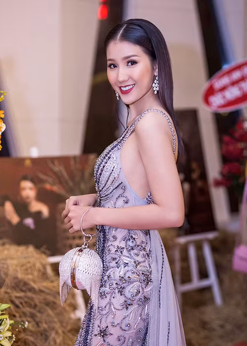 Nàng á hậu 9x hiện đã lấy được vóc dáng sau 4 tháng sinh con.