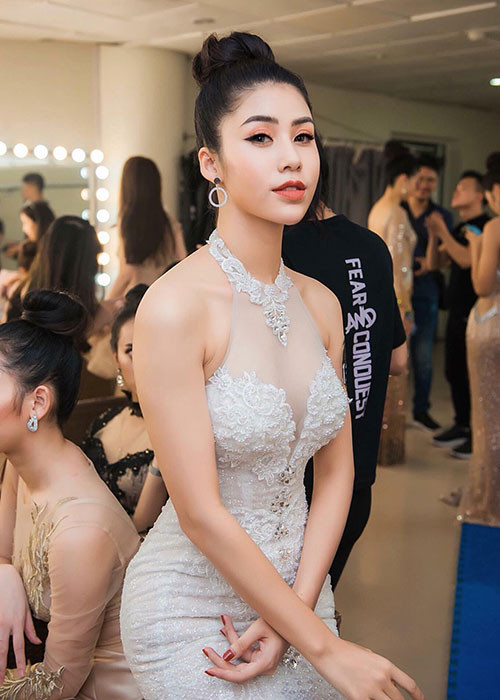 Ngọc Huyền từng lọt top 45 cuộc thi Hoa hậu Hoàn vũ Việt Nam 2015 và top 20 cuộc thi Hoa hậu Bản sắc Việt Toàn cầu 2016.