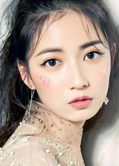 Hình ảnh Trần Ngọc Kỳ xinh đẹp trên một tạp chí gây chú ý.