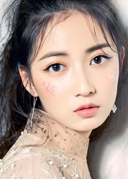 Hình ảnh Trần Ngọc Kỳ xinh đẹp trên một tạp chí gây chú ý.