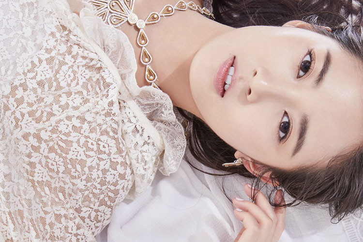 Nhan sắc của gà cưng Đường Yên được nhiều khán giả khen ngợi.