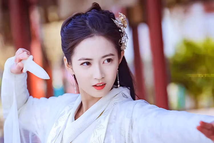 Trần Ngọc Kỳ đang nhận được sự chú ý của dân mạng xứ Trung khi đóng vai Triệu Mẫn trong bộ phim "Ỷ Thiên Đồ Long Ký" 2018.