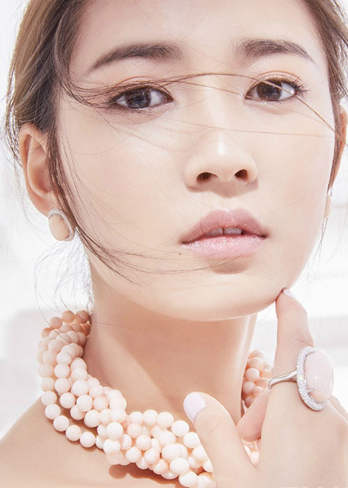 Ngoài nhan sắc, diễn xuất của Trần Ngọc Kỳ cũng gây ấn tượng. Cô được nhận xét có lối diễn xuất đậm nét hồn nhiên.