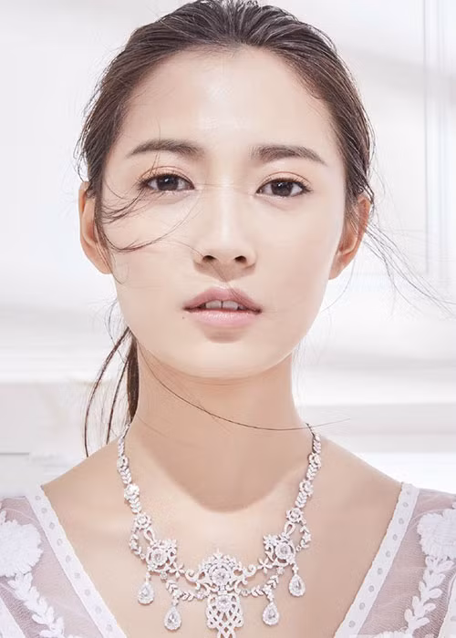 Sau khi đầu quân cho công ty của Đường Yên, Ngọc Kỳ mới bắt đầu được chú ý.