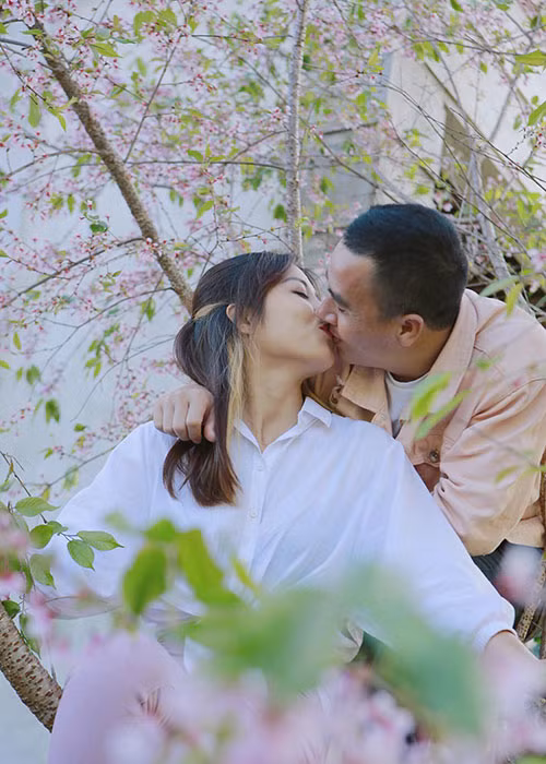 Hoàng Linh và Mạnh Hùng vốn công khai chuyện tình cảm vào năm 2016 khi thường xuyên chia sẻ hình ảnh hạnh phúc bên nhau.