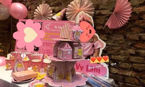 Ro nghi van Hoai Lam va ban gai mo tiec thoi noi cho con?-Hinh-3