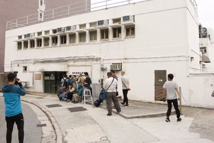 Ngày 3/11, Lam Khiết Anh được phát hiện qua đời tại nhà riêng. Cảnh sát cho biết, cô té ngã trong toilet, mất máu dẫn đến tử vong. Theo thông tin, Lam Khiết Anh qua đời khoảng 2 hoặc 3 ngày trước khi được phát hiện.