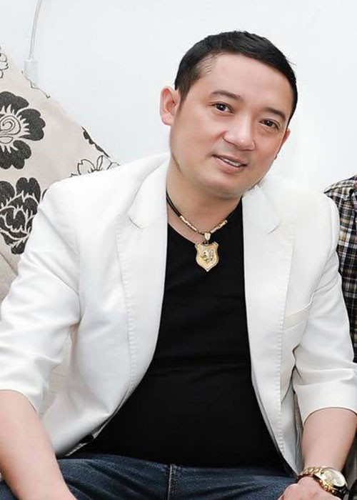 Chiến Thắng cho hay khán giả này liên tục quấy rối anh dù được bảo vệ nhắc nhở. Sau đó, đã xảy ra vụ xô xát giữa bên bảo vệ và khán giả. Xem video "Chiến Thắng bị dọa giết vì facebook giả đăng bài về chọi trâu". Nguồn Youtube/VTC