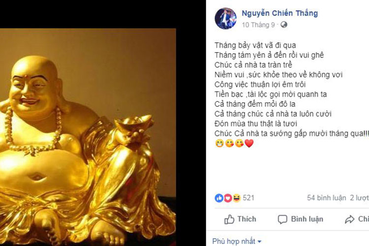 "Tháng bảy vật vã đi qua/ Tháng tám yên ả đến rồi vui ghê/ Chúc cả nhà ta tràn trề/ Niềm vui, sức khỏe theo về không vơi...", Chiến Thắng tặng khán giả bài thơ khi bước sang tháng mới.