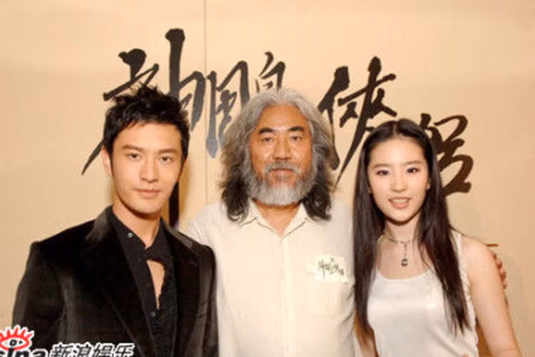 Trương Kỷ Trung tiếp tục chuyển thể tiểu thuyết "Thần điêu đại hiệp". Được biết, trong "Thần điêu đại hiệp" lên sóng năm 2006, ông còn tham gia diễn xuất với vai diễn Gia Luật Sở Tài. Ảnh: Sina