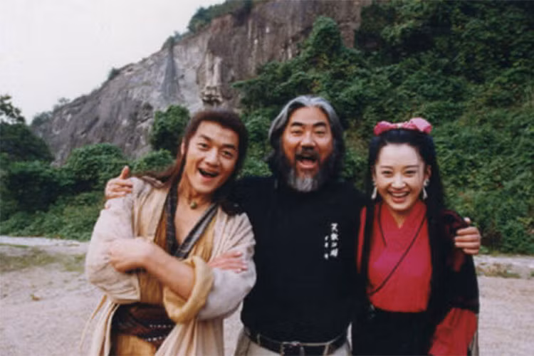 "Tiếu ngạo giang hồ" là cuốn tiểu thuyết của Kim Dung đầu tiên mà Trương Kỷ Trung chuyển thể. Phim lên sóng năm 2001 và lập tức gây tiếng vang. Ảnh: Sina