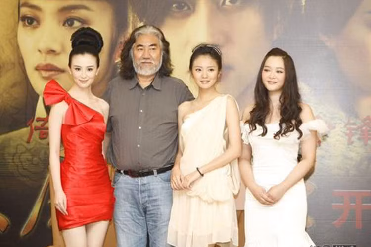 Trương Kỷ Trung còn chuyển thể tiểu thuyết "Ỷ thiên đồ long ký". Phim ra mắt năm 2009.