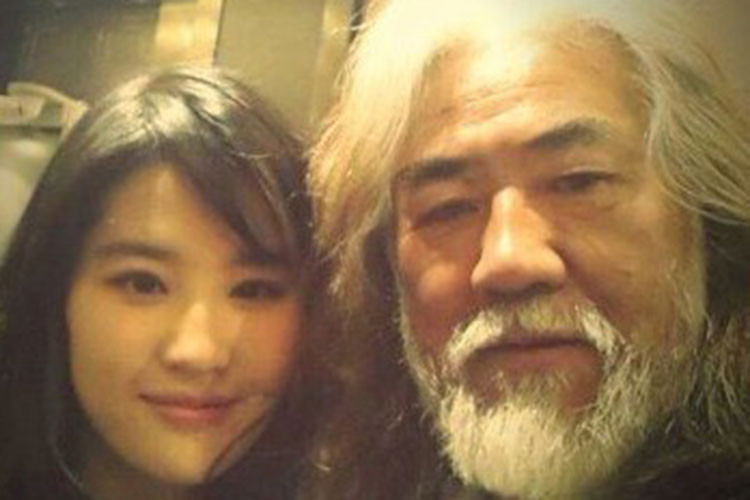 Cũng trong năm 2003, bộ phim "Thiên long bát bộ" do Trương Kỷ Trung chuyển thể cũng đến với khán giả truyền hình. Trong phim, ông còn đóng vai Uông Kiếm Thông. Ảnh: Ifeng