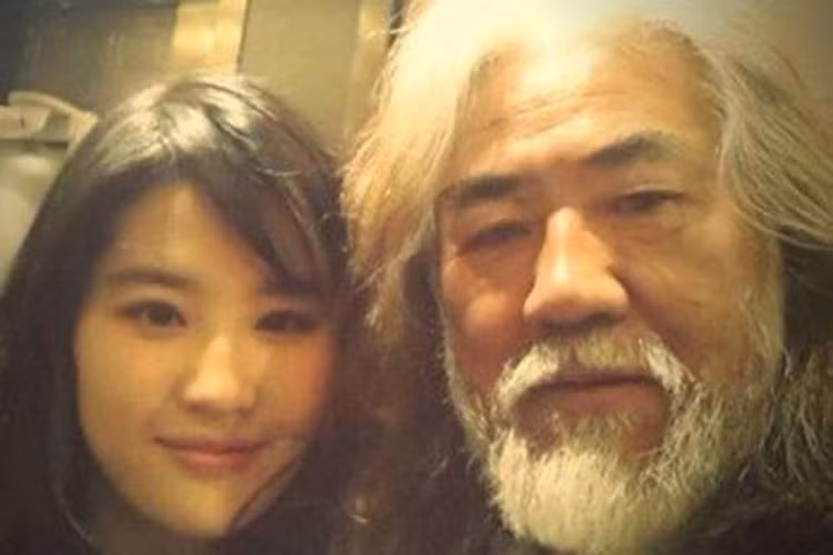 Cũng trong năm 2003, bộ phim "Thiên long bát bộ" do Trương Kỷ Trung chuyển thể cũng đến với khán giả truyền hình. Trong phim, ông còn đóng vai Uông Kiếm Thông. Ảnh: Ifeng