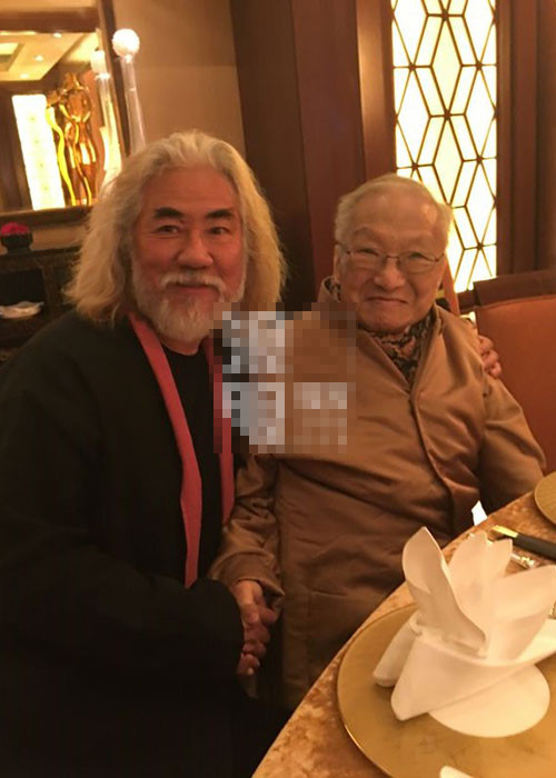 Trương Kỷ Trung vốn say mê tiểu thuyết của Kim Dung nên đã ao ước chuyển thể các tiểu thuyết thành phim. Ảnh: Sina