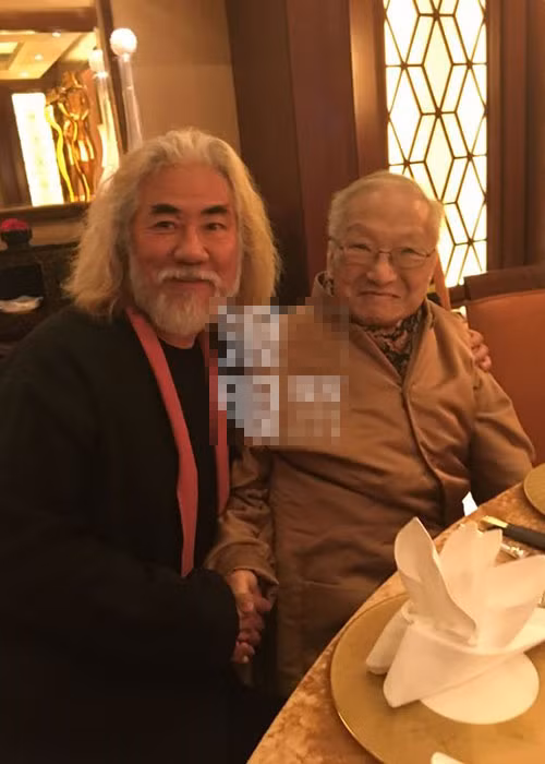 Trương Kỷ Trung vốn say mê tiểu thuyết của Kim Dung nên đã ao ước chuyển thể các tiểu thuyết thành phim. Ảnh: Sina