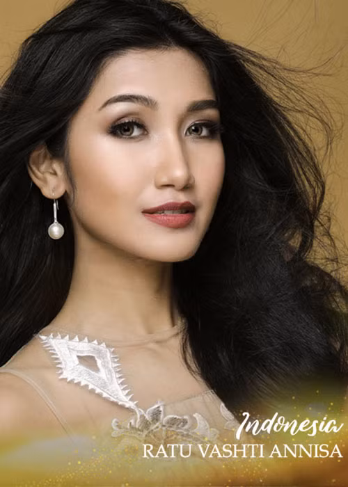 Ratu Vashti Annisa cũng được kỳ vọng tiến sâu trong chung kết Hoa hậu Trái đất 2018. Đại diện Indonesia được khen thông minh xinh đẹp. Được biết, cô giao tiếp thành thạo tiếng Anh, Pháp và Hàn Quốc.