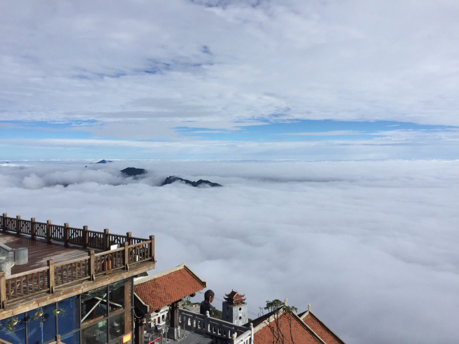 Sự hòa quyện giữa mây trời tựa như tiên cảnh.