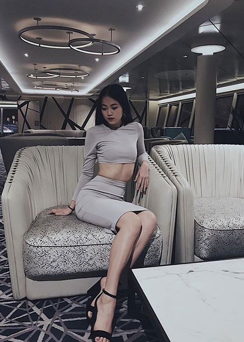 Để có vóc dáng gợi cảm như hiện tại, Phương Khánh đã ép xác trong thời gian dài.