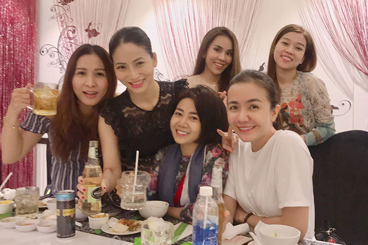 Cách đây ít ngày, nữ diễn viên dự tiệc chiêu đãi của nghệ sĩ Lệ Thủy.