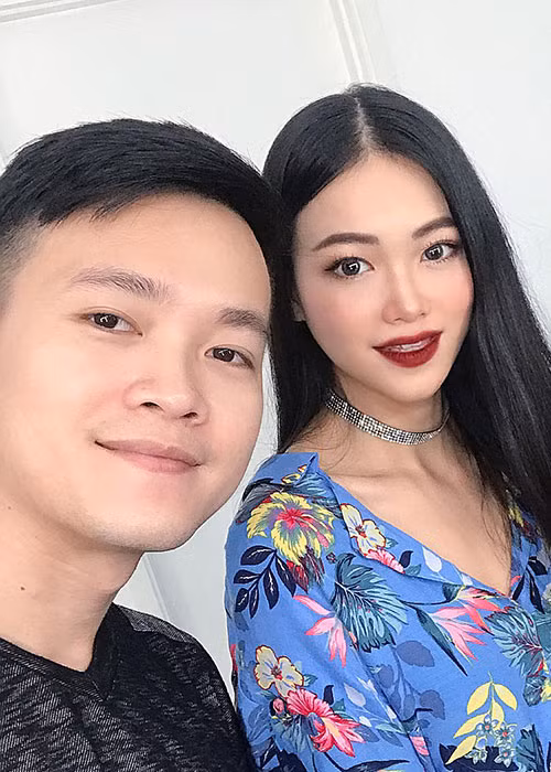 Hy Nguyễn khéo trang điểm cho gương mặt của em gái theo nhiều phong cách.