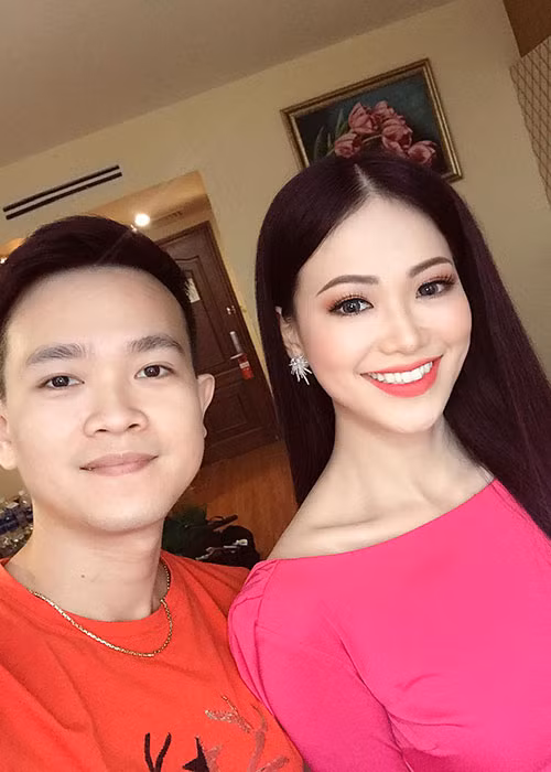 Chuyên gia trang điểm Hy Nguyễn từng make up cho Hoa hậu Diễm Hương, Hoa hậu Đại dương 2014 Đặng Thu Thảo, Á hậu Bảo Như.