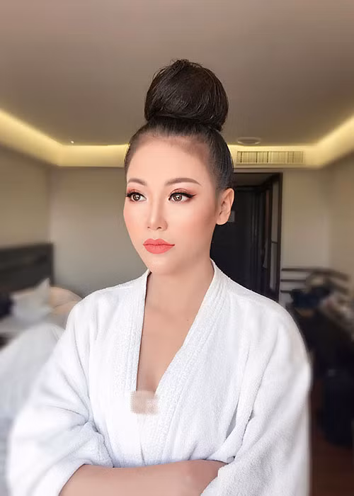 Phương Khánh đẹp không tỳ vết dưới bàn tay trang điểm của anh trai.