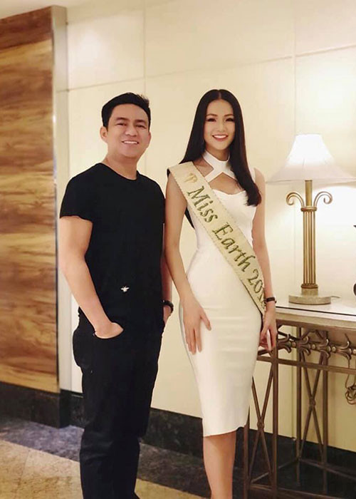 Sau khi đăng quang, Phương Khánh được anh trai tự tay trang điểm.