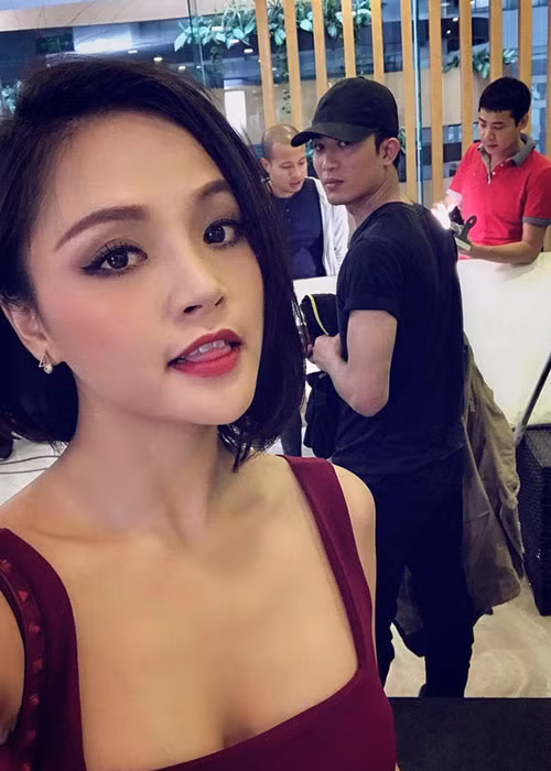 Ngoài Phương Oanh, Doãn Quốc Đam còn tái ngộ Thu Quỳnh. Trong "Quỳnh búp bê", Thu Quỳnh đóng vai My sói rất si mê nhân vật Cảnh. Ở phần ngoại truyện, cả hai có cuộc gặp đầy bất ngờ với tạo hình và tình huống hoàn toàn mới, không có trong phần phim gốc.