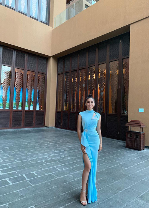 Trong một hoạt động mới đây của cuộc thi, Trần Tiểu Vy diện váy dạ hội màu xanh ngọc. Ảnh: FBNV