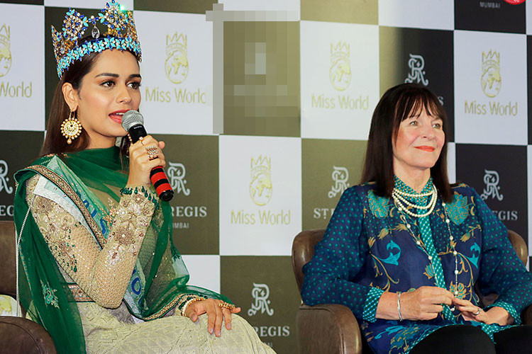 Biết được sở thích của chủ tịch cuộc thi nên nhiều người đẹp tham gia Hoa hậu Thế giới thường xuyên chọn trang phục tông hồng, xanh trong đó có đại diện Việt Nam - Hoa hậu Trần Tiểu Vy. Ảnh: Phụ nữ Việt Nam.