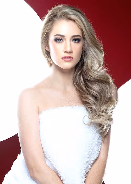 Dàn thí sinh có ảnh chân dung tuyệt đẹp còn gồm có Belinde Schreuder đến từ Nam Phi.