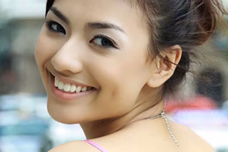 Loat my nhan Viet hoa gai ngoan, gai hu nhu tro ban tay