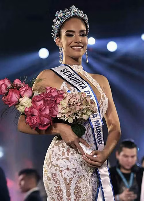 Đại diện Panama là một vũ công. Solaris chia sẻ cô còn có niềm đam mê với boxing, chạy bộ, nghệ thuật và lịch sử.