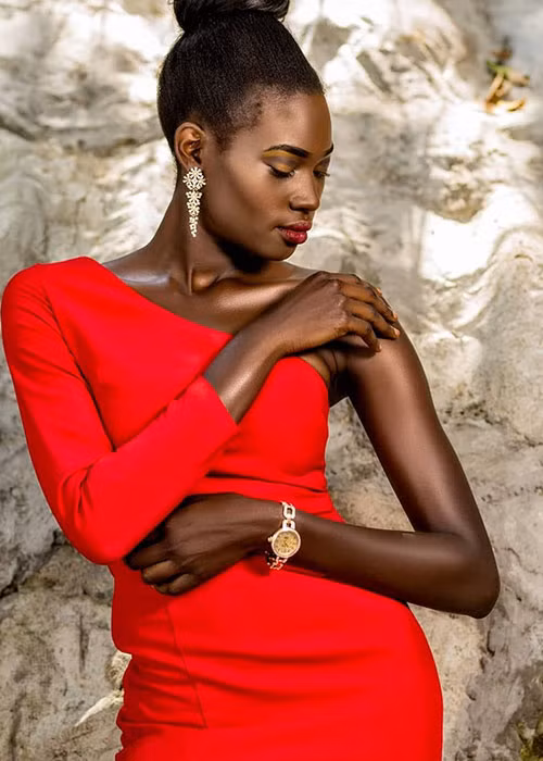 Florence đang là sinh viên năm thứ hai ngành y khoa. Cô mong muốn trở thành một bác sĩ phẫu thuật chỉnh hình.